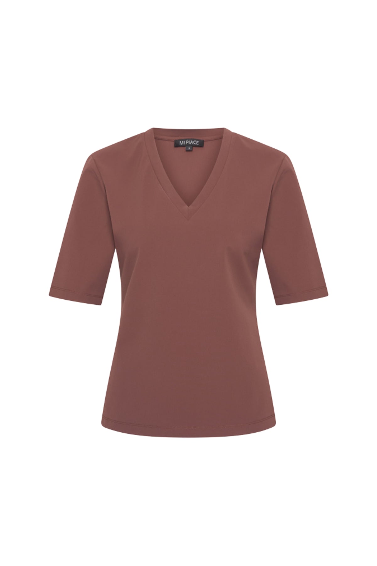 Lichte travel top van Mi Piace in mahoniekleur, zichtbaar op de afbeelding met stijlvolle details en comfortabele pasvorm.
