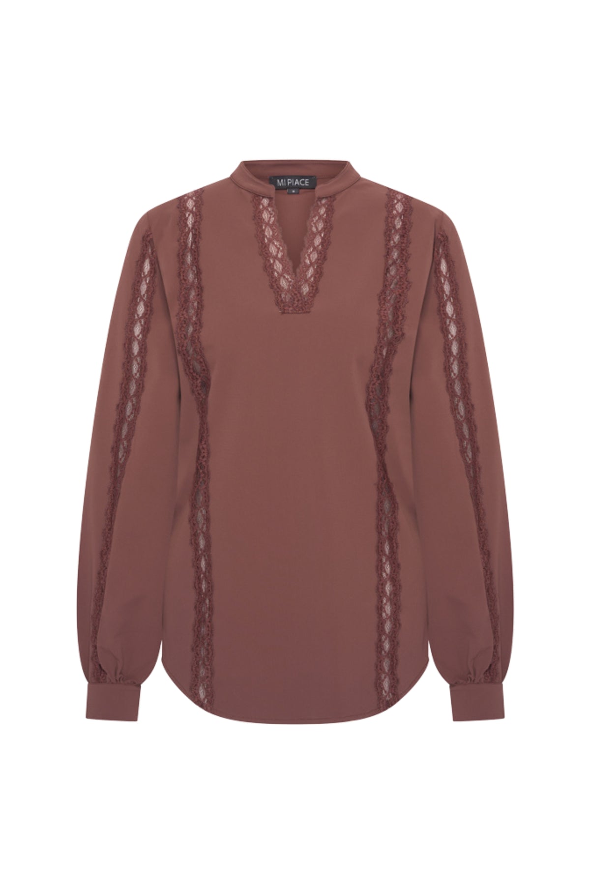 Luxe reis-top met kant in mahonie kleur van Mi Piace, getoond op model met elegante details en zachte stof.