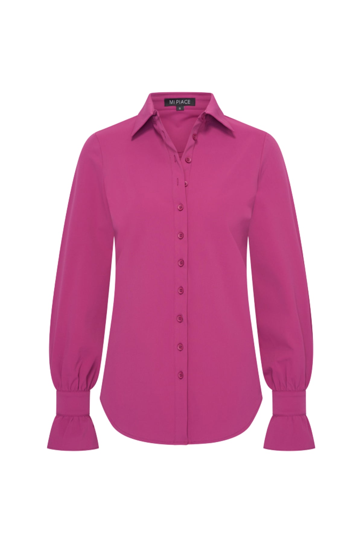 Mi Piace reisblouse in magenta en paars, lichtgewicht en comfortabel, gedragen door een model, close-up van de stof en pasvorm
