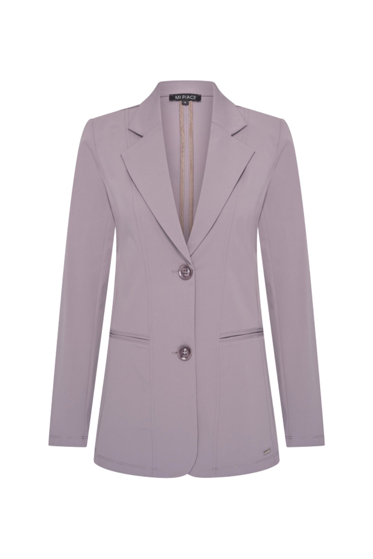 Grijze winter travel blazer van Mi Piace, stijlvol en warm, gedragen door een model, close-up met aandacht voor de stof en snit.