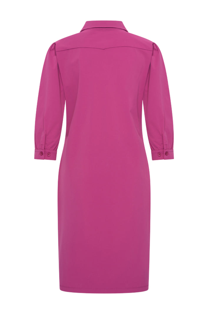 Magenta paarse reisjurk van Mi Piace, elegante polo stijl, geschikt voor vakantie of casual draagmomenten.