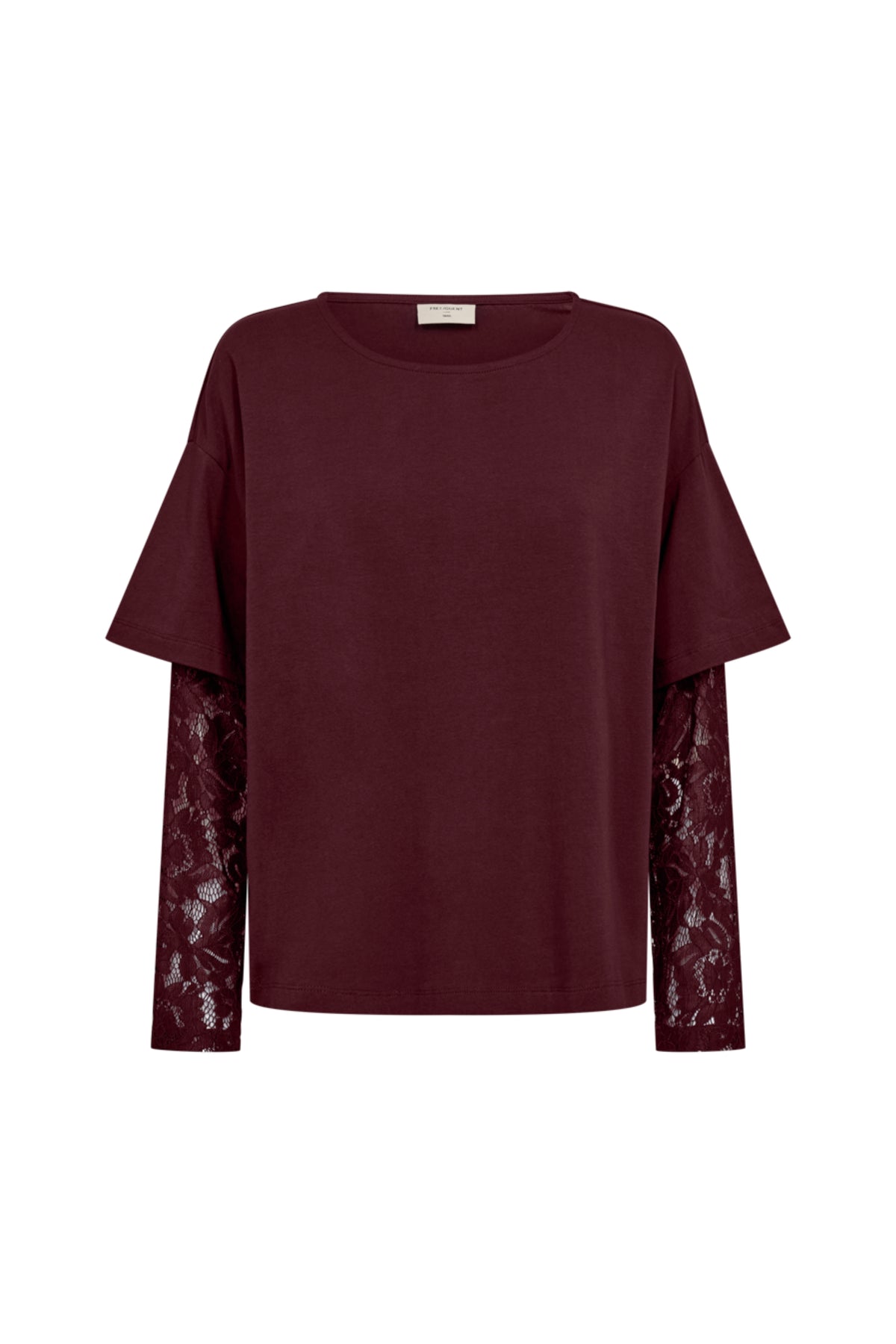 Vrijetijdst-shirt van Freequent, Fqchico Port Royale met korte mouwen en grafisch ontwerp, gedragen door een model.