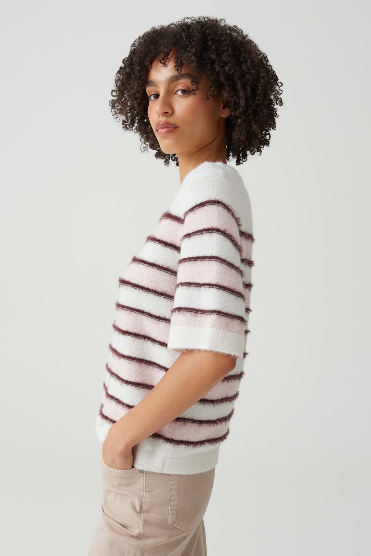 Roze getailleerde top van Opus met strepen en bloemenpatroon, stijlvolle Pimoto Stripe Rose Tint.