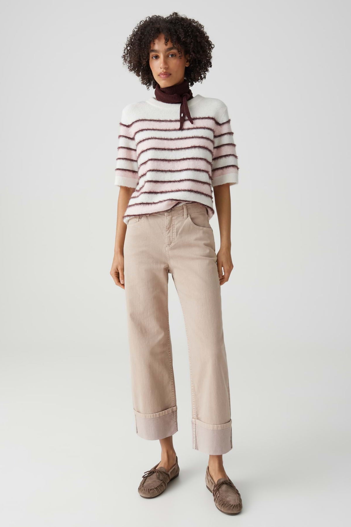 Opus Pimota Stripe Rose Tint top met roze en witte strepen, casual dameskleding, close-up van de stof en strepen.