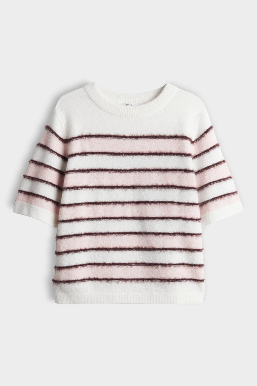 Roze getextureerde stripe top van Opus Pimota met roze tint, zichtbaar op een model met een casual uitstraling.