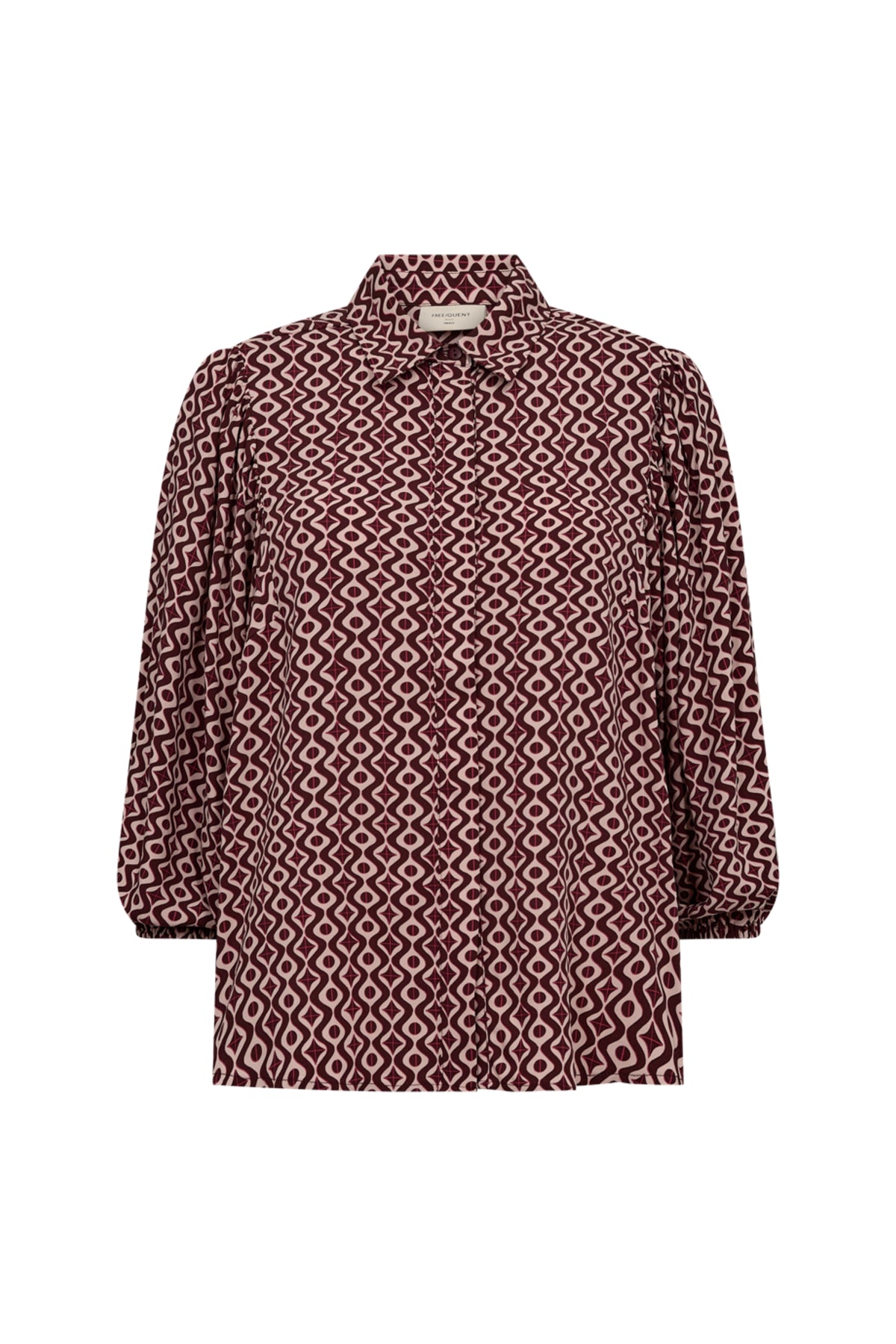 Lichte mauve blouse van Freequent met lange mouwen en ronde hals, gedragen door een model.