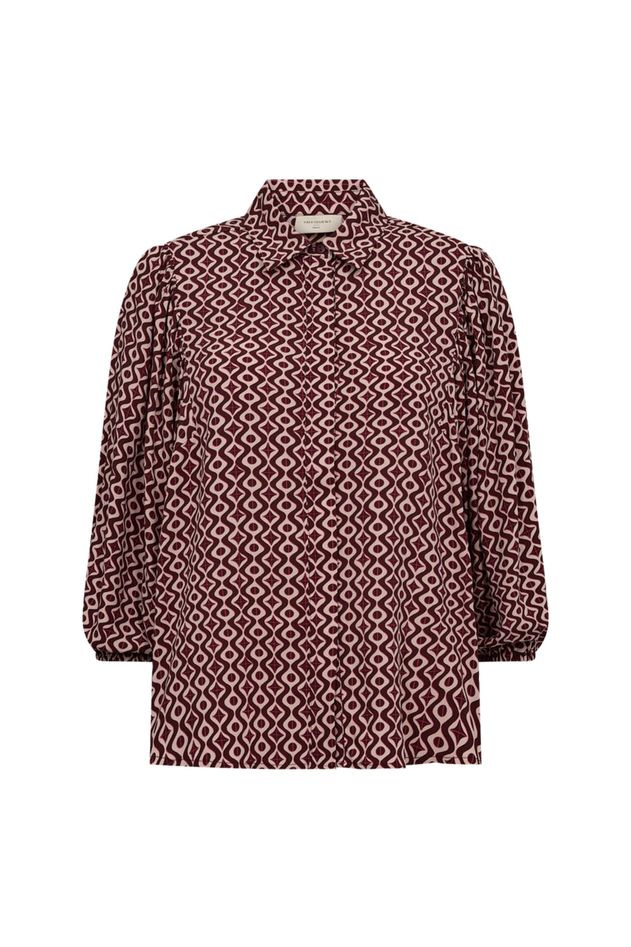 Lichte mauve blouse van Freequent met lange mouwen en ronde hals, gedragen door een model.