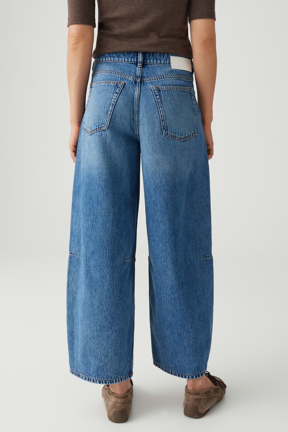 Lolah Paris mid blue broek van Opus, damesmodel met rechte snit en taillehoogte, geweven stof, maat L28, voor casual stijl.