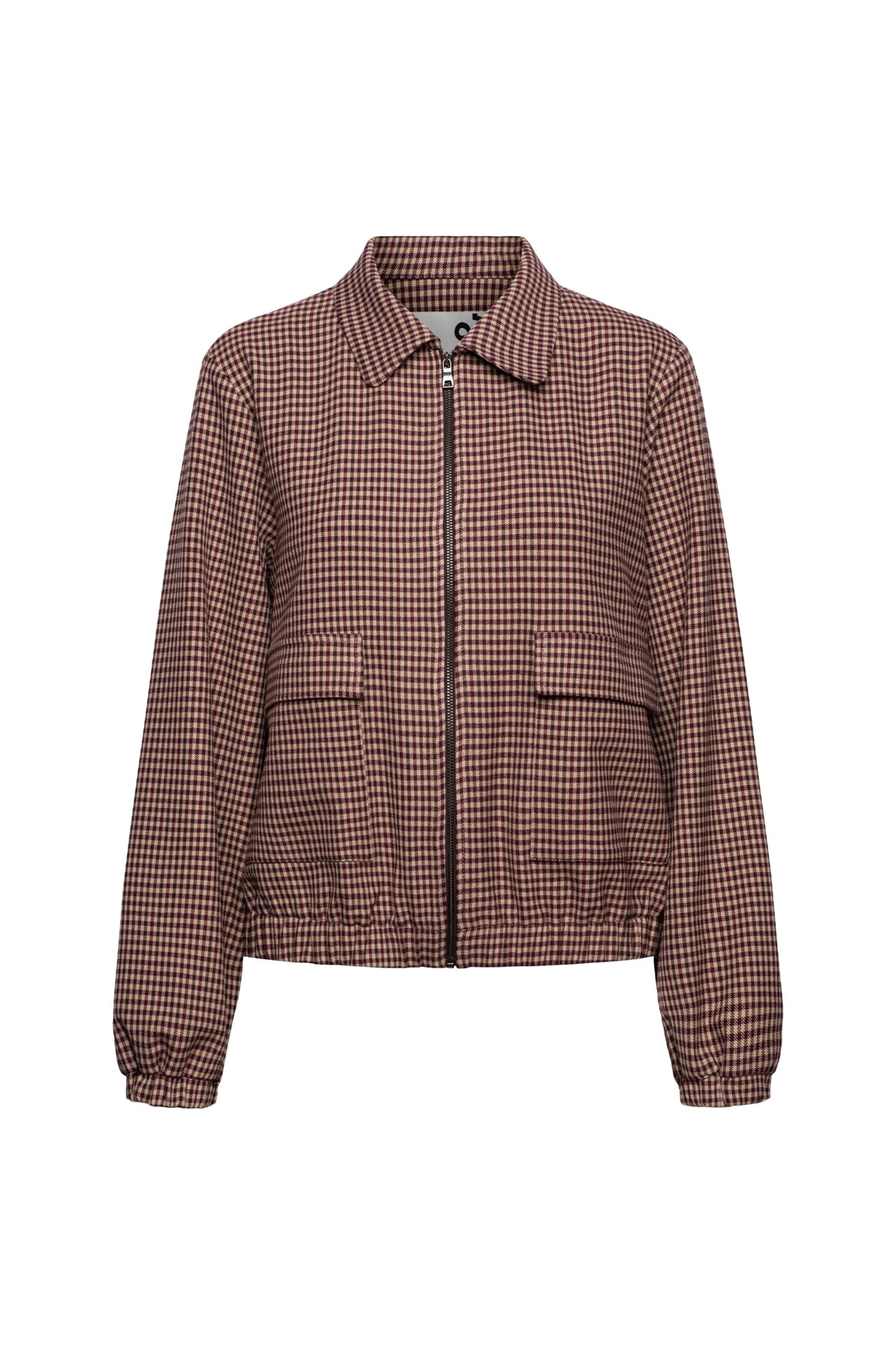 Lichte damesjas Ceylin Check Sand Multi van &Co woman, met patroon en knoopsluiting, gedragen door een model.