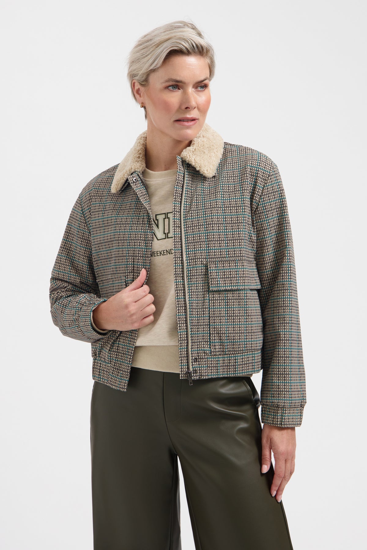 Lady Day reiskleding Georgia Marin check print jas met comfortabele pasvorm en modieuze uitstraling, zichtbaar in de afbeelding.