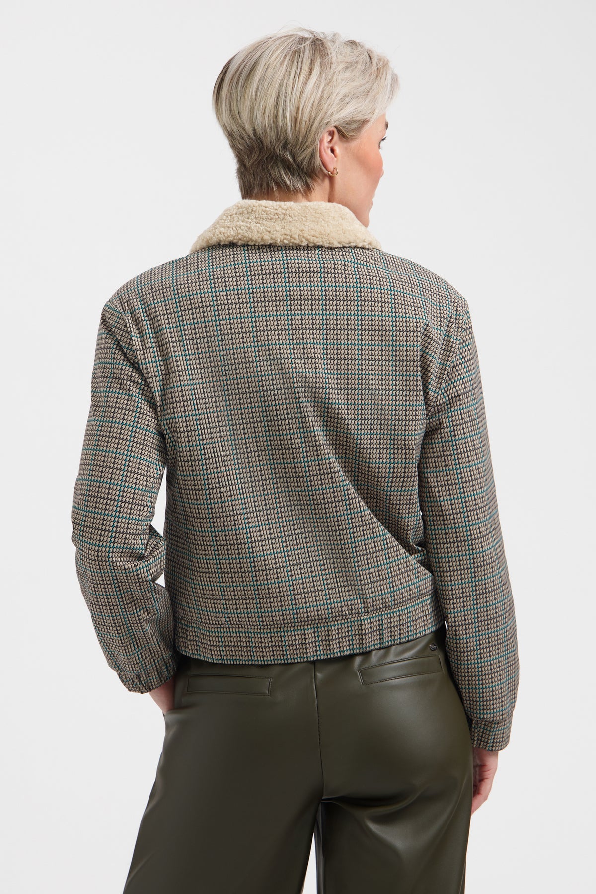 Lady Day reiskleding Georgia Marin Check Print jas met ruitpatroon en comfortabele pasvorm, geschikt voor reizen en dagelijks gebruik.