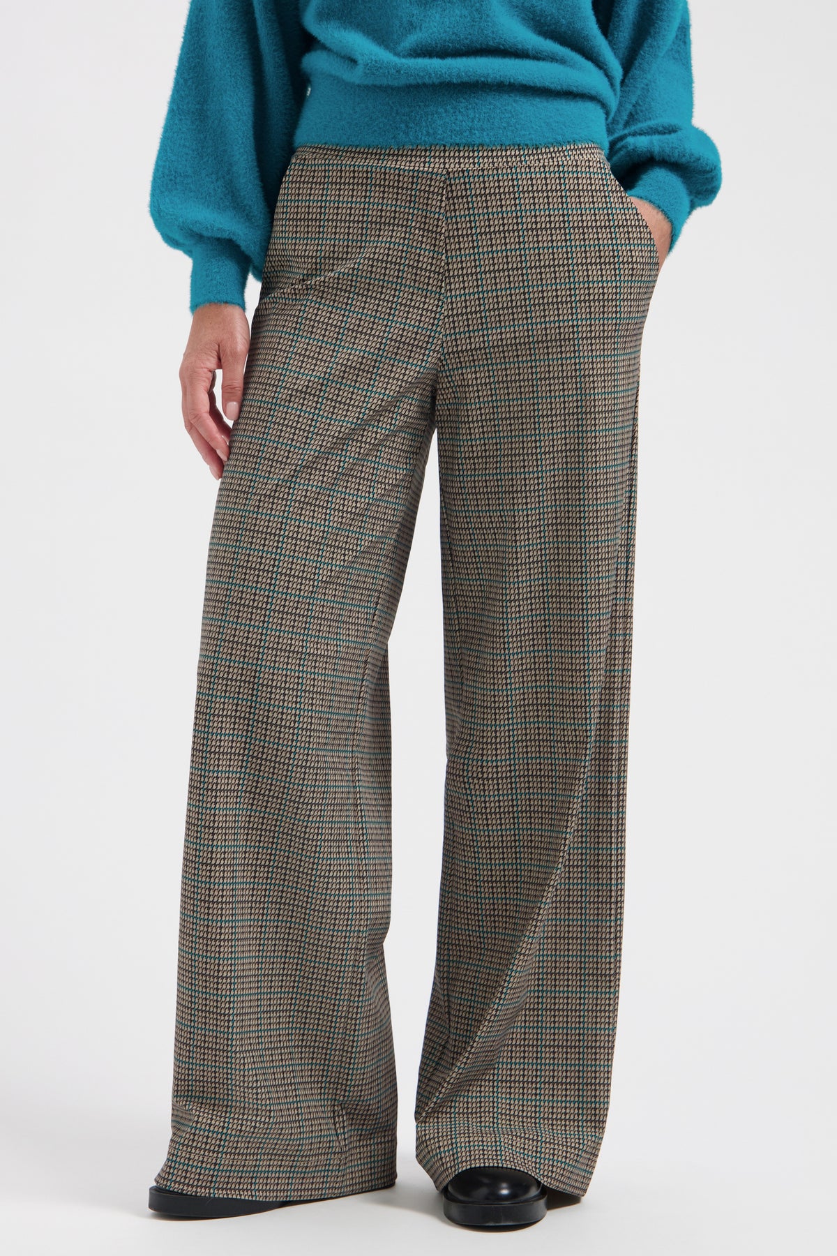 Lady Day reisbroek met ruitprint, comfortabele pasvorm en stijlvolle design, geschikt voor reizen en casual dragen.