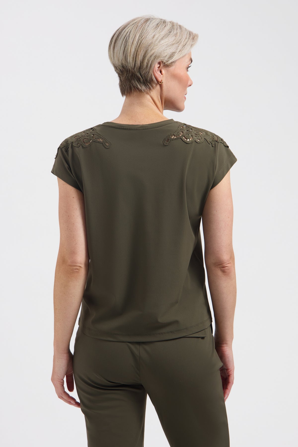 Lady Day Travel Top Elin Deep Forest, groene blouse met comfortabele pasvorm en stijlvolle details.