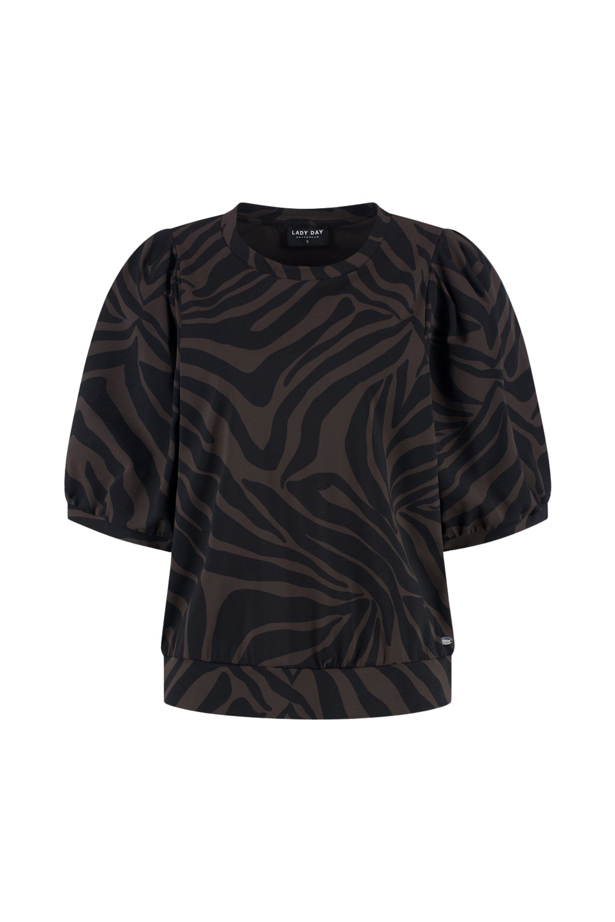 Lady Day Travel Top Amie met Ivy print, lichtgewicht en comfortabel, gedragen door een model.