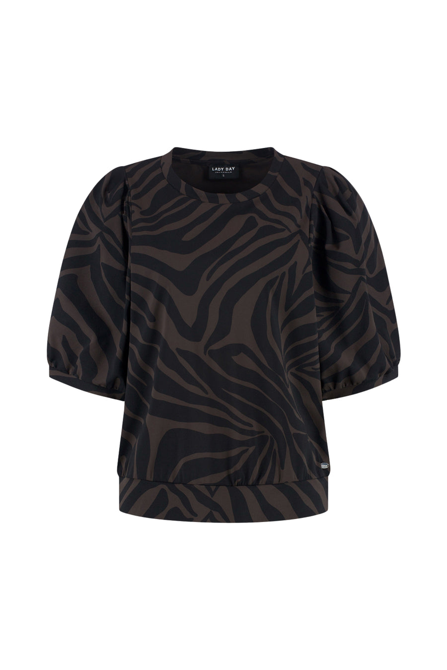 Lady Day Travel Top Amie met Ivy print, lichtgewicht en comfortabel, gedragen door een model.