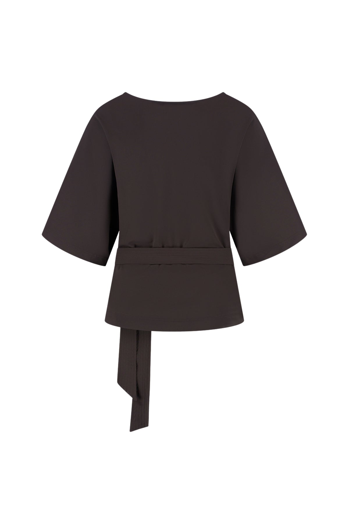Donkerbruine Lady Day Travel Top Maris, L24-375-3519, gelegen op wit achtergrond, zichtbaar van voorzijde met ronde hals.