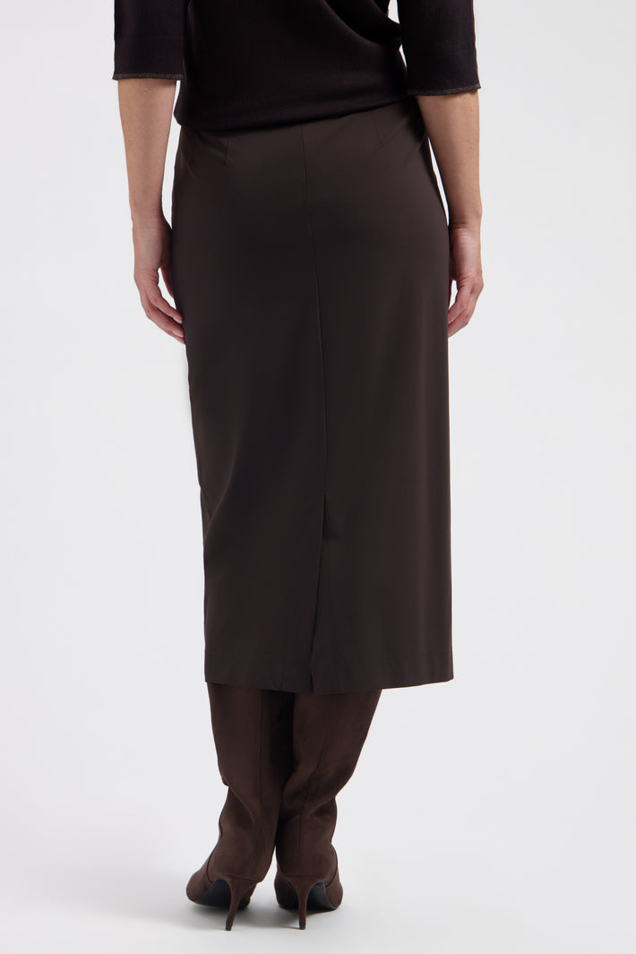 Lady Day reisrok Storm Dark Brown L38-375-3512, donkerbruine rok met een stijlvolle, comfortabele pasvorm en elegante uitstraling.