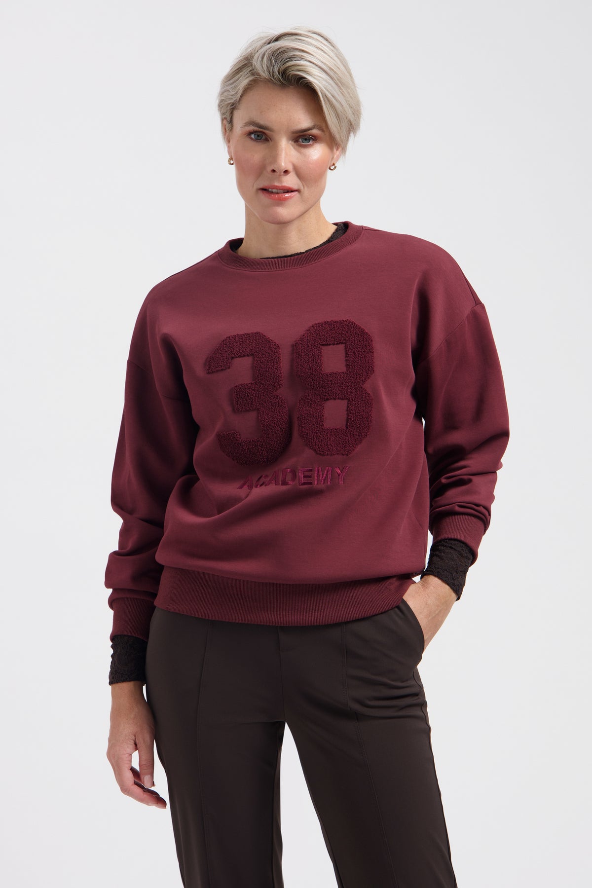 Lichte Lady Day Trui Academy Wine L25-301-3566 met lange mouwen en ronde hals, comfortabel en stijlvol voor dagelijks gebruik