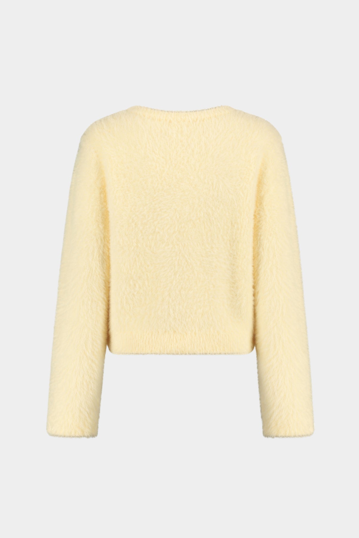 Donkere trui Nina van Harper & Yve met almond oil details, zachte stof en casual pasvorm, gedragen door model.
