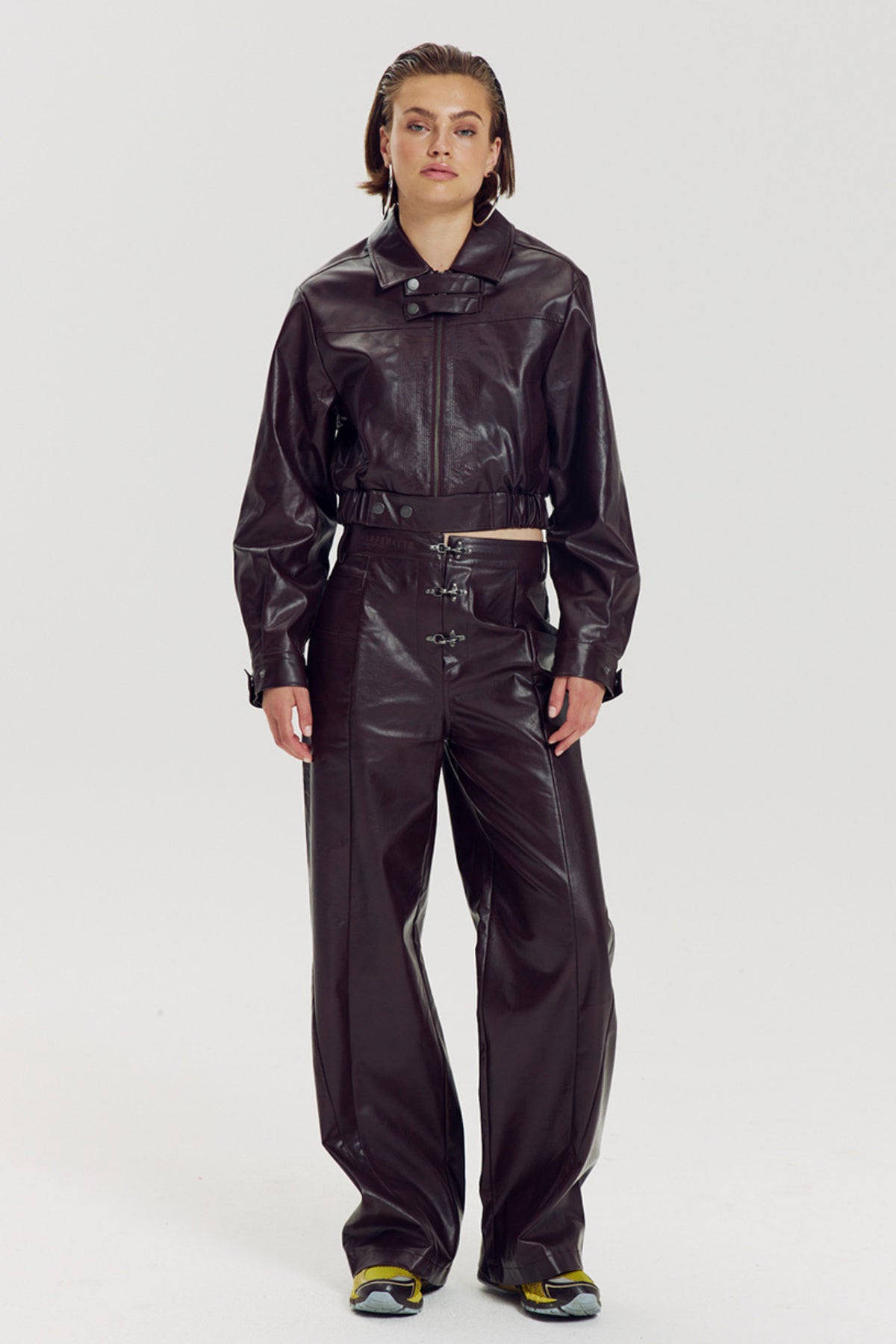 Harper & Yve Meave Huckleberry broek, stijlvolle damesbroek met comfortabele pasvorm en modieuze details.