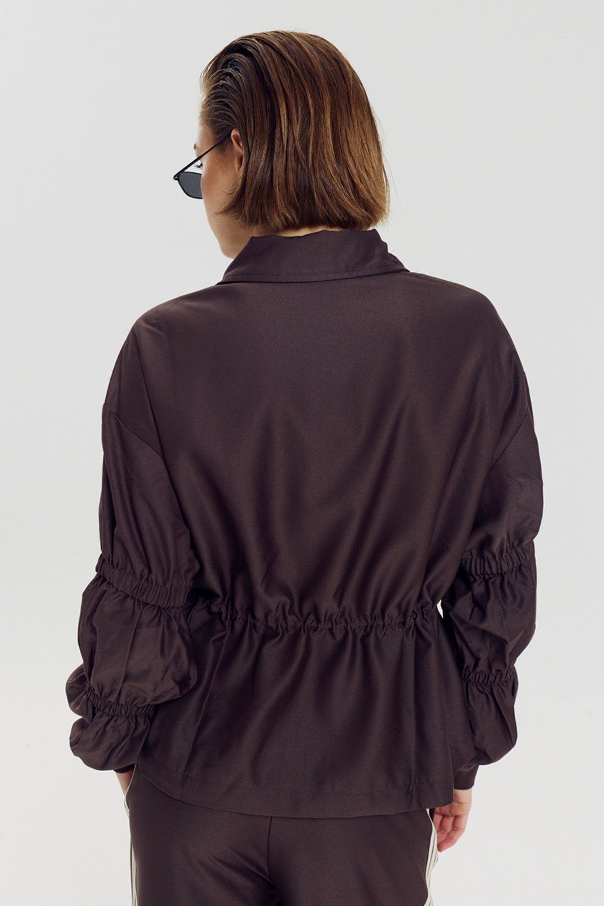 Harper & Yve Gina Hot Fudge jas met warme voering en knopen, modieus en comfortabel voor de winter.