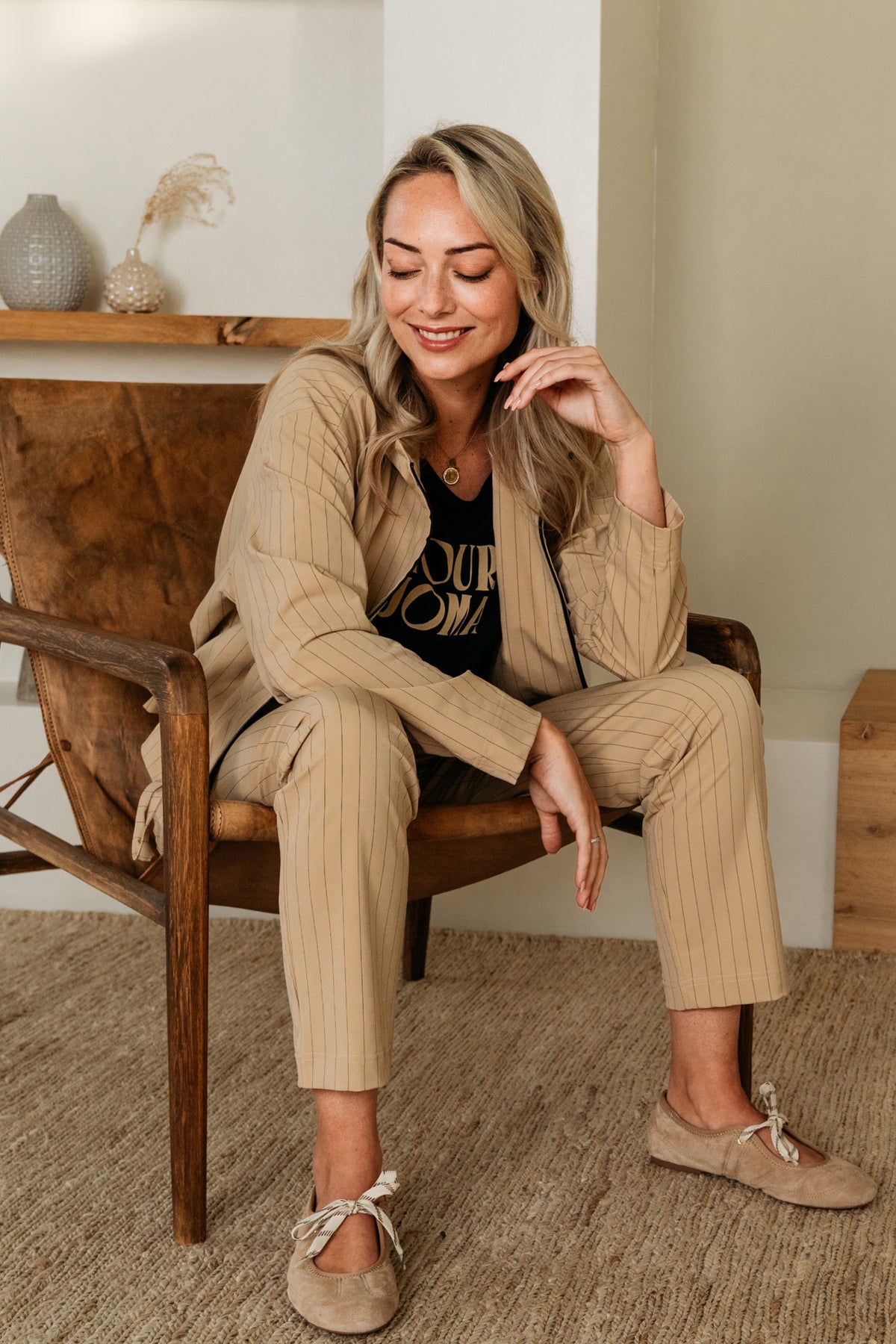 Reisjas voor dames van &Co woman, Paiva Stripe Sunset, met gestreept patroon en lichte, veelzijdige pasvorm.