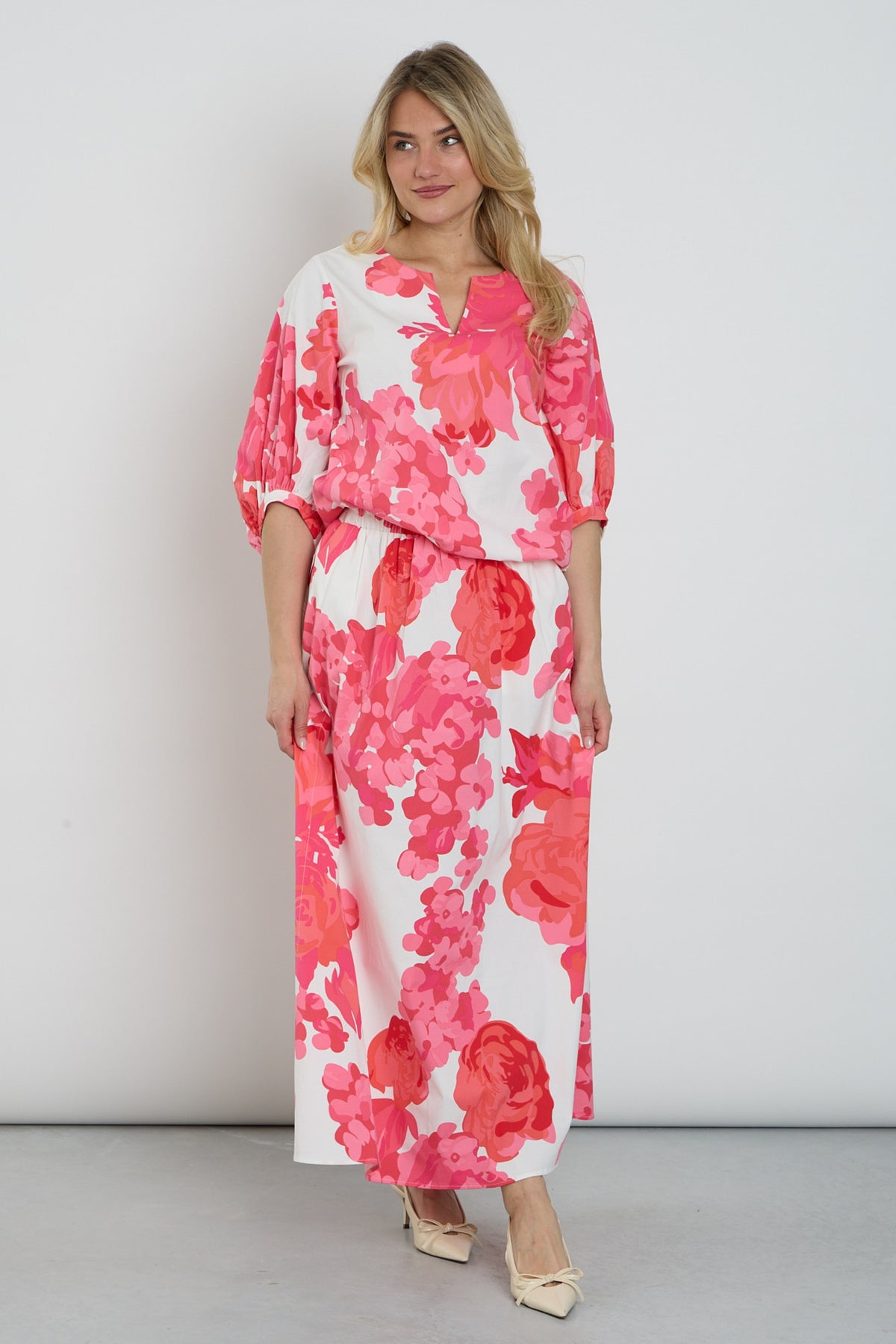 Lange rok met uniek ontwerp van You're My Lobster by K-design, met kleurrijk patroon en asymmetrische snit.