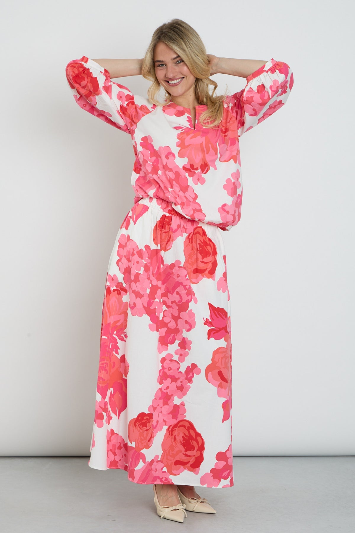 Lichte zomerrok met opvallend design van You're My Lobster by K-design, kleurrijke patroon, vloeiend en stijlvol.