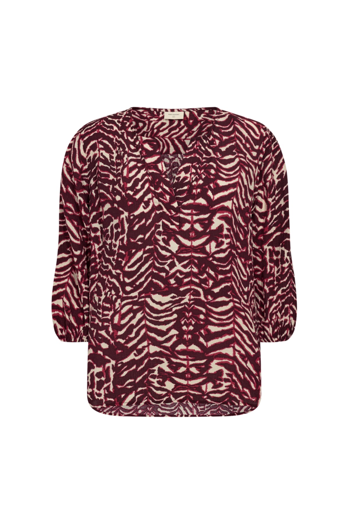 Vrijetijd blouse Freequent Fqmalene Moonbeam Port Royale met lange mouwen en stijlvolle details, gedragen door een model.