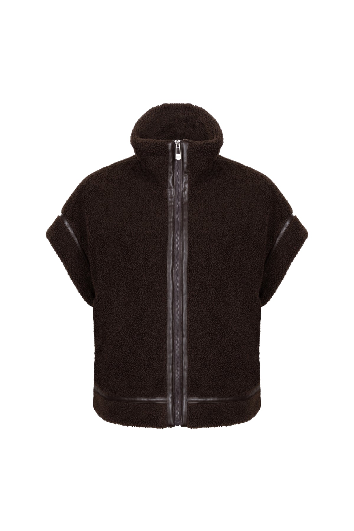 Zoso Annelot Espresso jas voor dames, donkerbruine winterjas met capuchon en knopen, op een model gedragen.