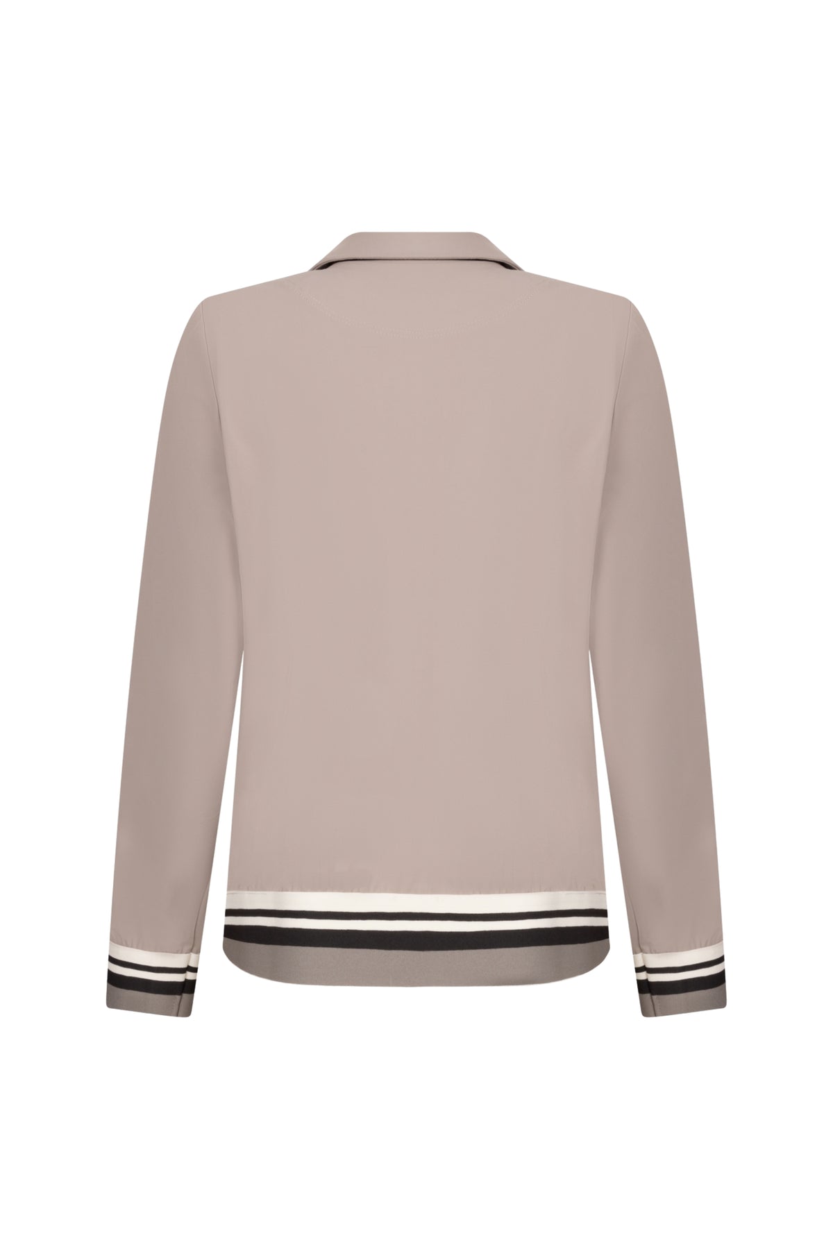 Taupe reiskleding blazer van Zoso met een stijlvolle pasvorm en knoopsluiting, gedragen door een model.
