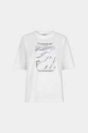 Offwhite EsQualo T-shirt Crystal Studio W25.05715 met ronde hals en korte mouwen, gedragen door een model.