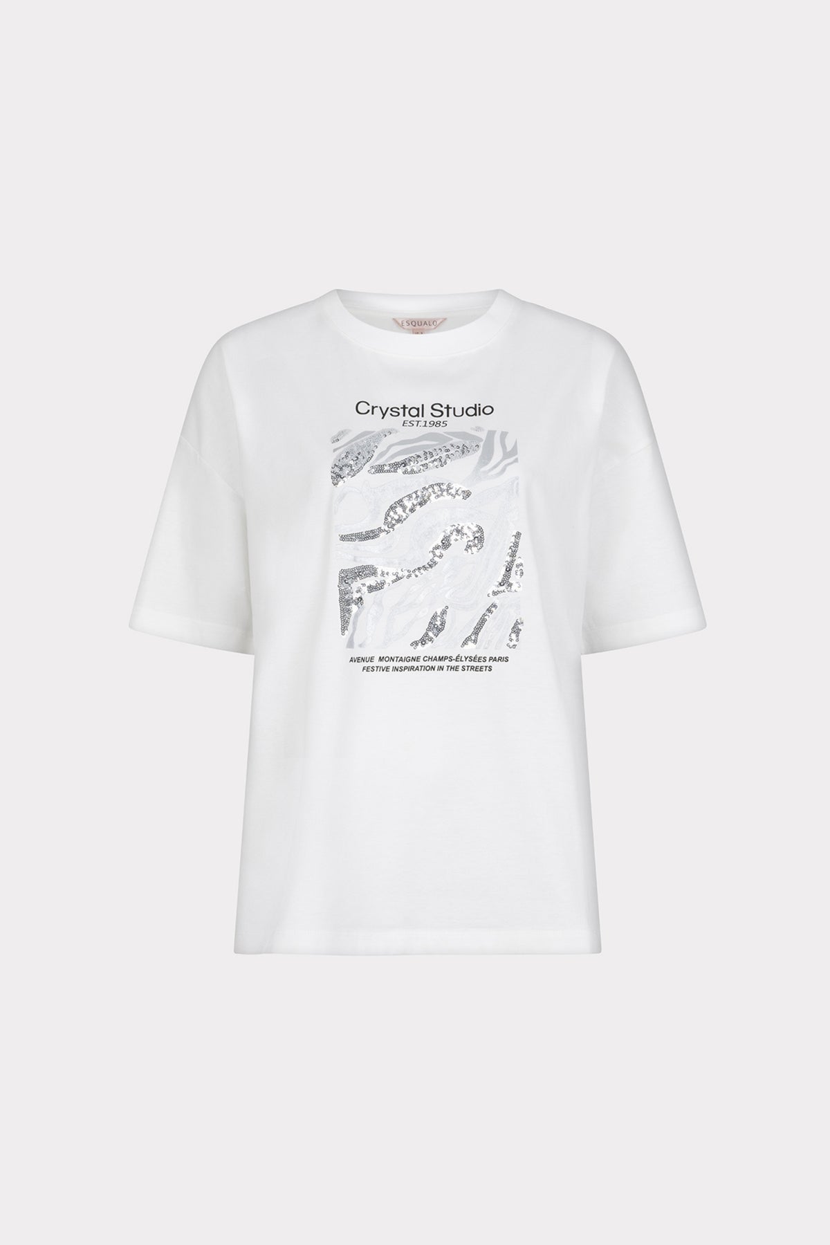 Offwhite EsQualo T-shirt Crystal Studio W25.05715 met ronde hals en korte mouwen, gedragen door een model.