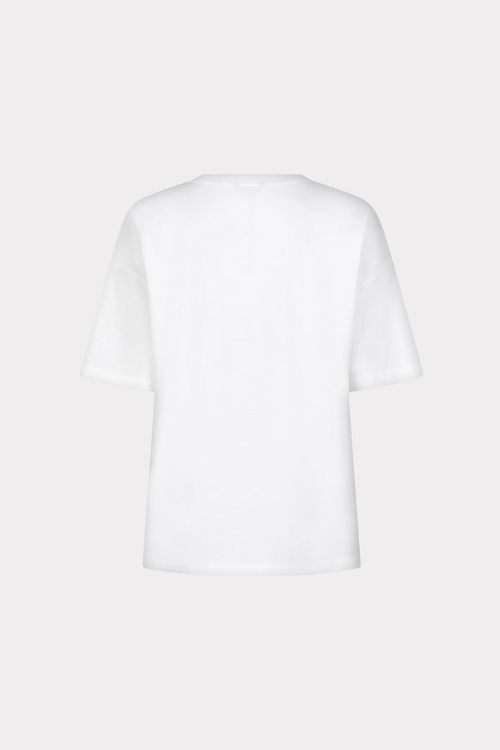 Offwhite T-shirt van EsQualo Crystal Studio met korte mouwen en ronde hals, getoond op een model.