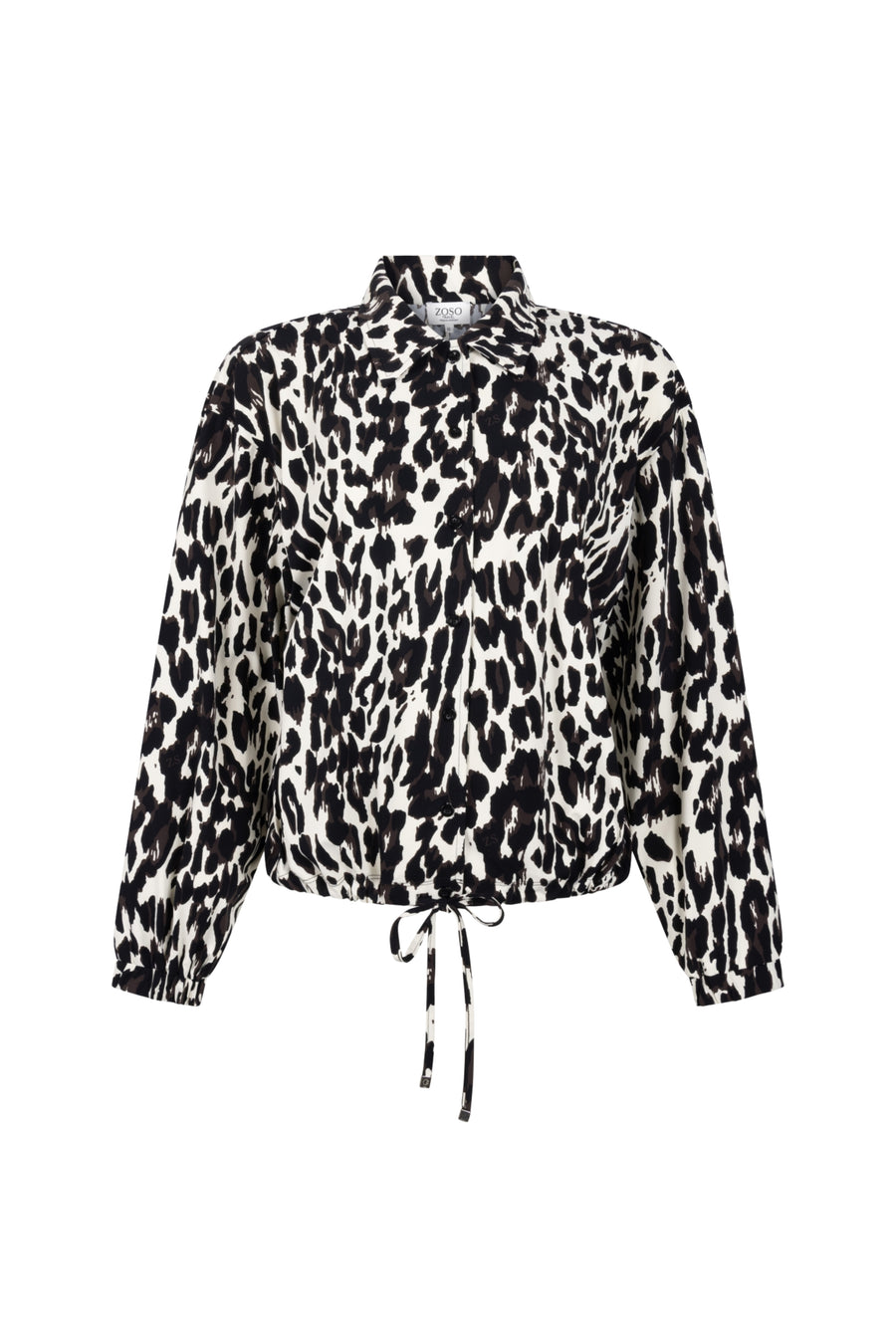 Zoso Travel blouse Daphne in zwart espresso, getailleerd model met lange mouwen en knoopsluiting, op mannequin getoond