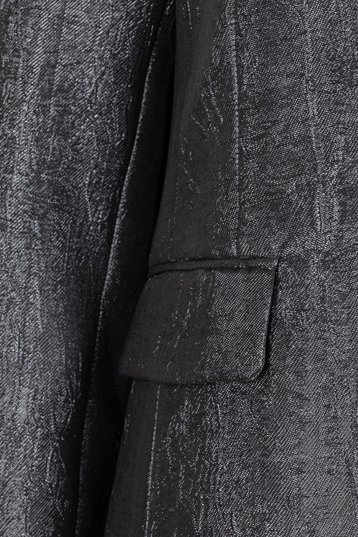 Zwart metallic crinkle blazer van EsQualo met oversized pasvorm en stijlvolle uitstraling, geschikt voor zakelijke en casual gelegenheden.