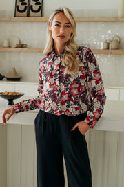 &Co woman Margje Flower Red Multi jas met bloemenprint, korte jas met ritssluiting en capuchon, stijlvolle damesjas