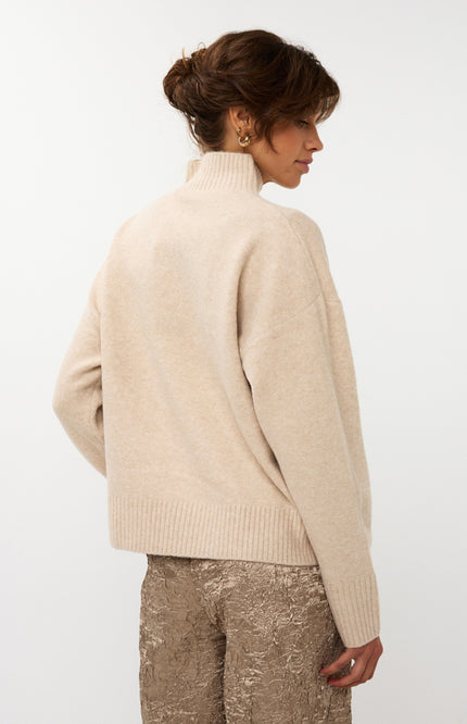 Sweater Buttons Sand W25.07722