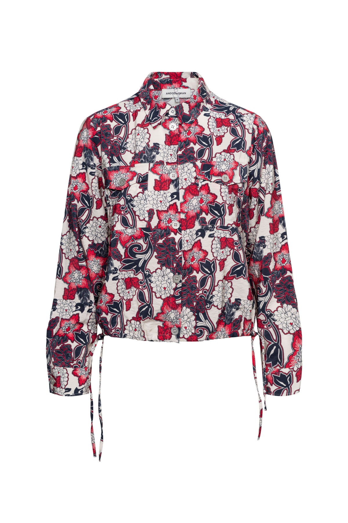 Donkerrode multicolore Margje Flower jas voor dames van &Co woman, met bloemenpatroon en knoopsluiting.