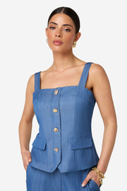 Ibana Tami denim blauwe top met korte mouwen en ronde hals, casual damesmode, close-up van de stof en pasvorm