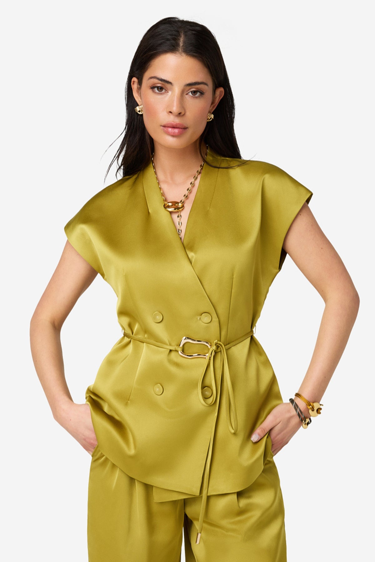 Groene en gouden blazer Teja van Ibana, stijlvolle damesjas met elegante snit en modieuze uitstraling, close-up van de stof en details