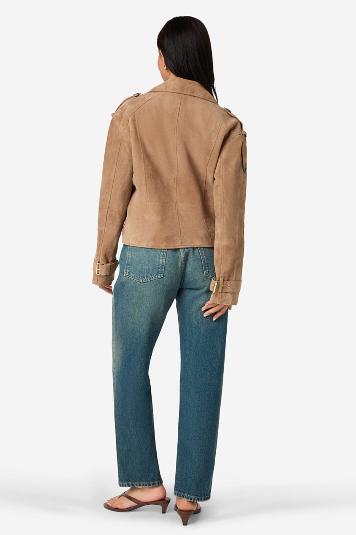 Ibana Jalissa Suede jas in iced coffee kleur, herfstjas met knopen en zachte textuur, voor dames.