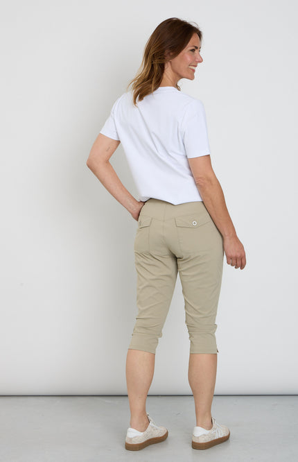 Zoso Travel Broek Capri Linda Sage 262 Stretchshop.nl
