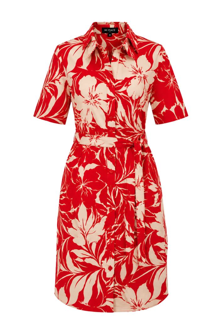 Mi Piace tropical travel jurk met hibiscus print in rood, lichte zomerjurk met bloemenmotief, perfect voor vakantie.