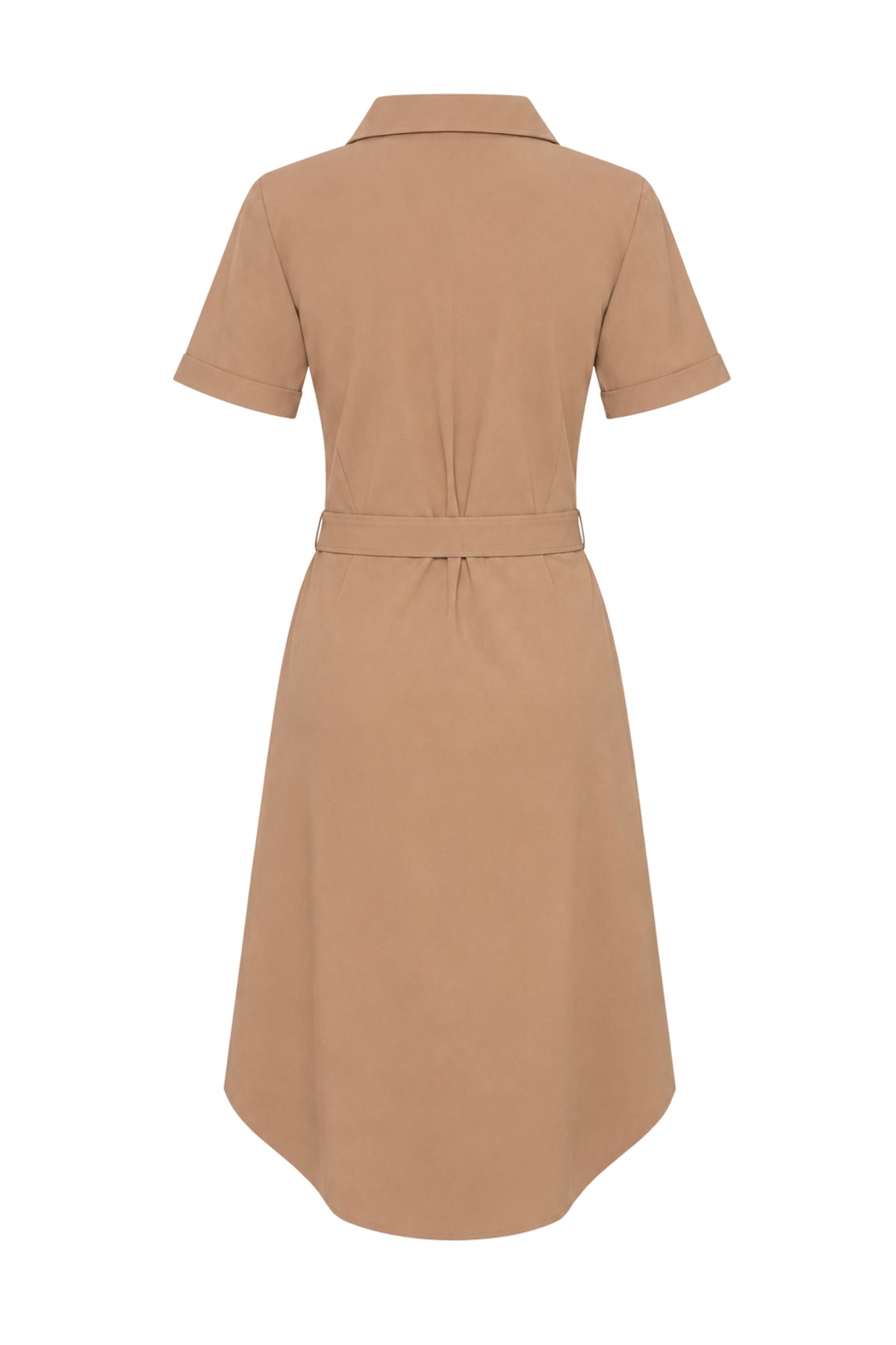 Lichte Travel Jurk Latte van Mi Piace met comfortabele pasvorm en elegante uitstraling, perfect voor casual en vakantiedagen.