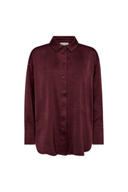 Lichte blauwe blouse Fqnira Port Royale van Freequent met lange mouwen en knoopsluiting, gedragen door een model.