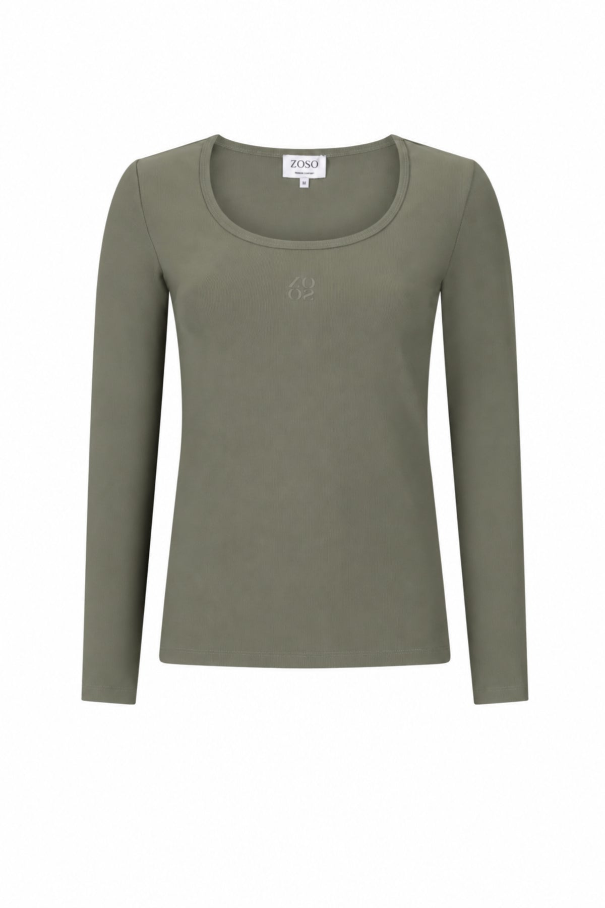 Groene Zoso Travel Top June 265, casual dames shirt met korte mouwen en ronde hals, gedragen door een model.