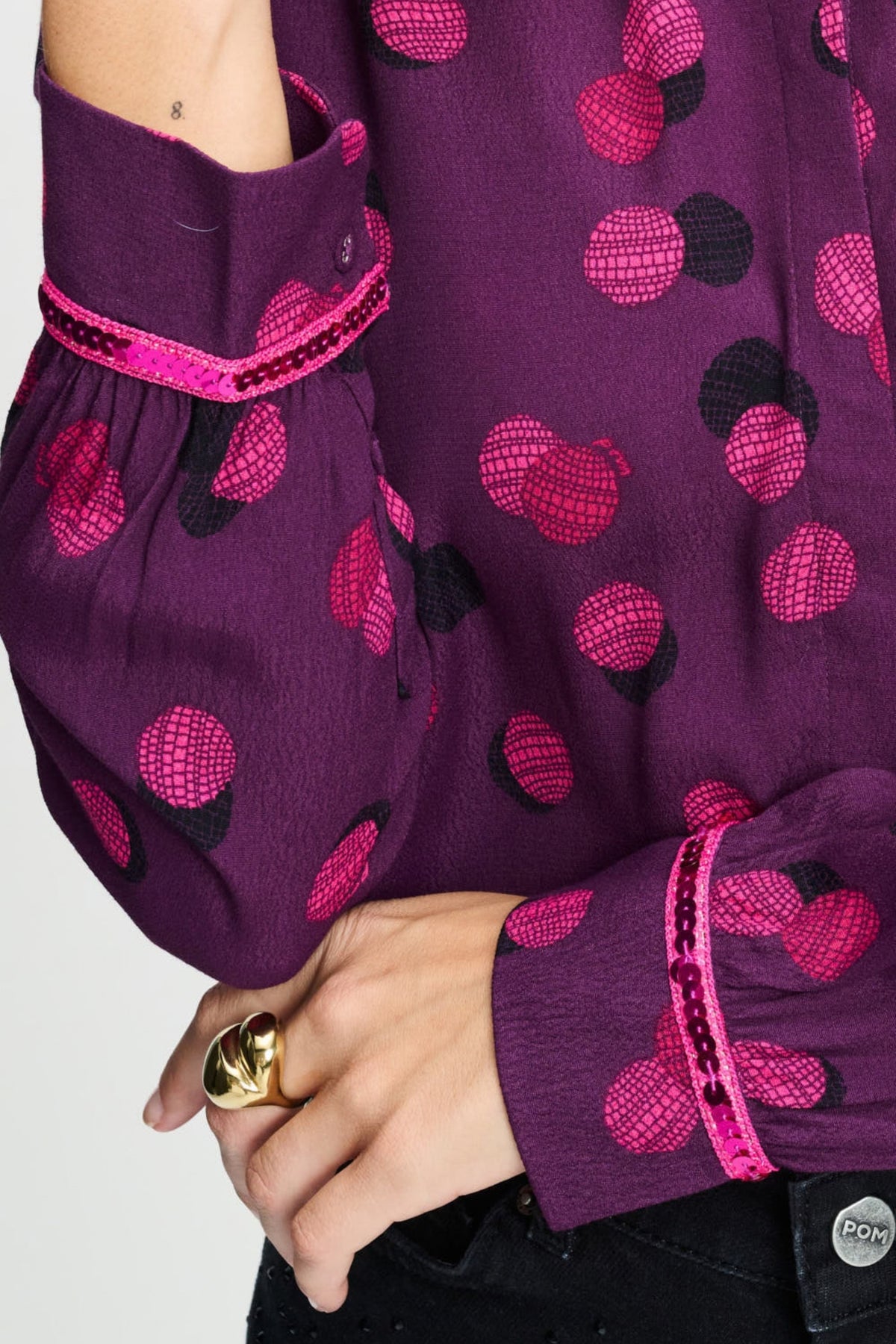 POM Amsterdam blouse Mila Disco Dots in paars met opvallende stippen en losse pasvorm, geschikt voor casual en feestelijke outfits.
