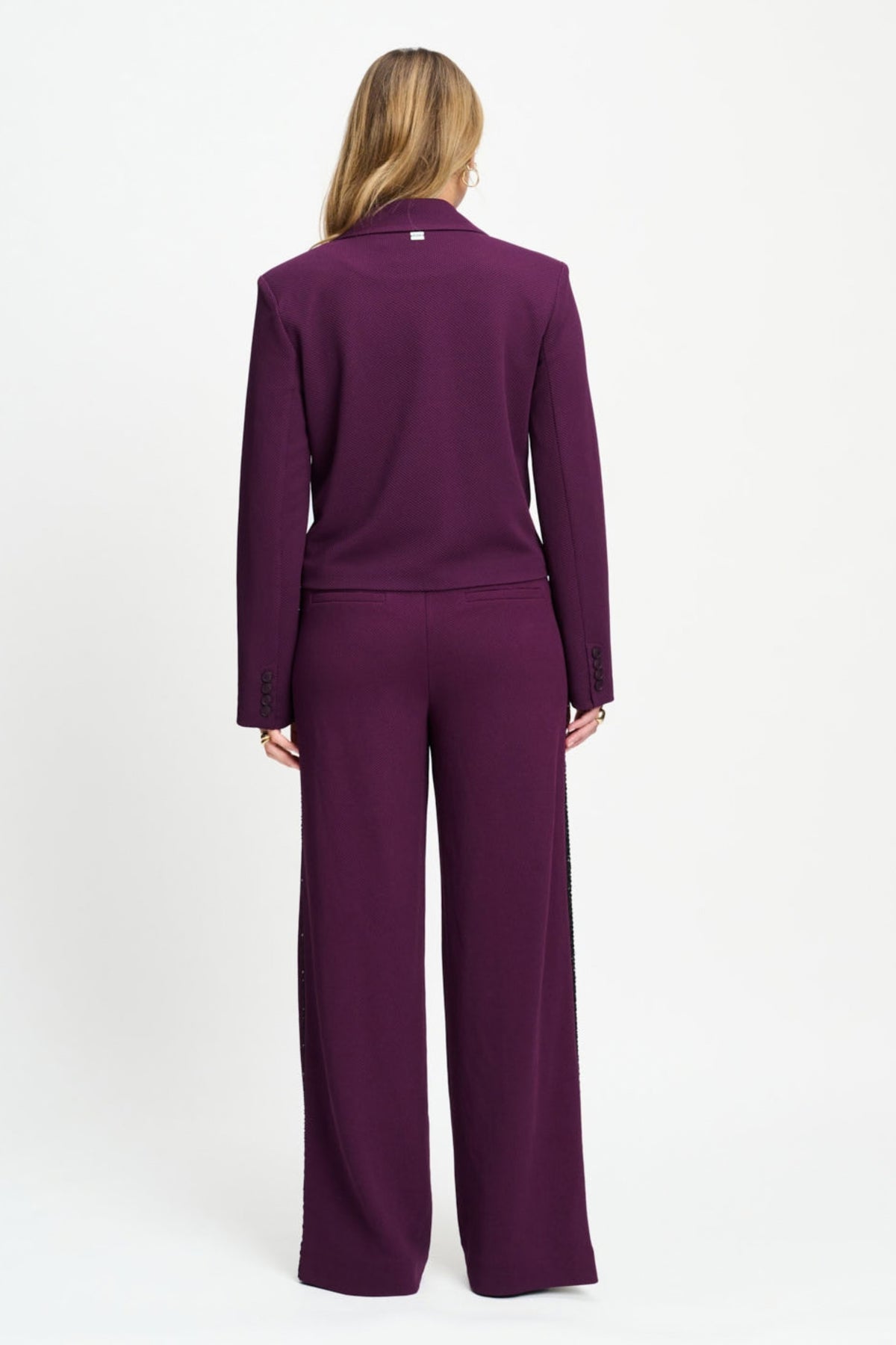 POM Amsterdam Leah Dark Plum paarse broek met wijde pijpen en elastische taille, stijlvolle en comfortabele damesbroek.