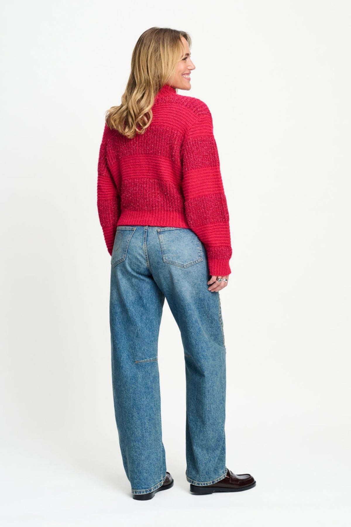 POM Amsterdam Kate Ultra Pink trui met lange mouwen en comfortabele pasvorm, zachte roze kleur, close-up van het breisel